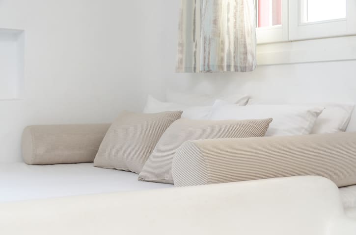 Naxos villas/2 villas/6 bedrooms/pool gallery image 4