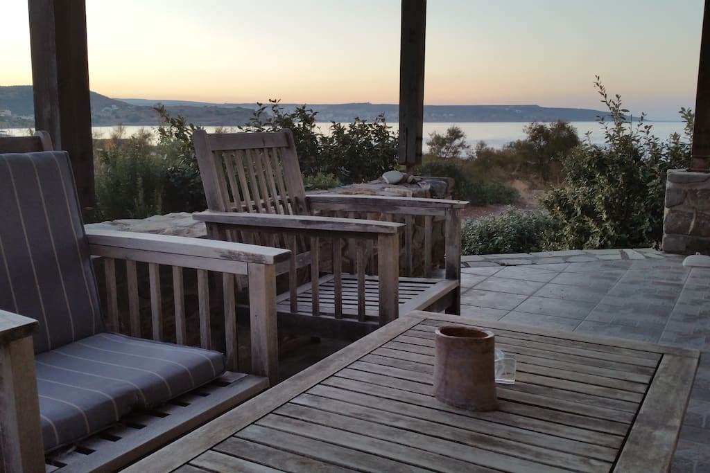 Terrasse mit Blick auf Meer