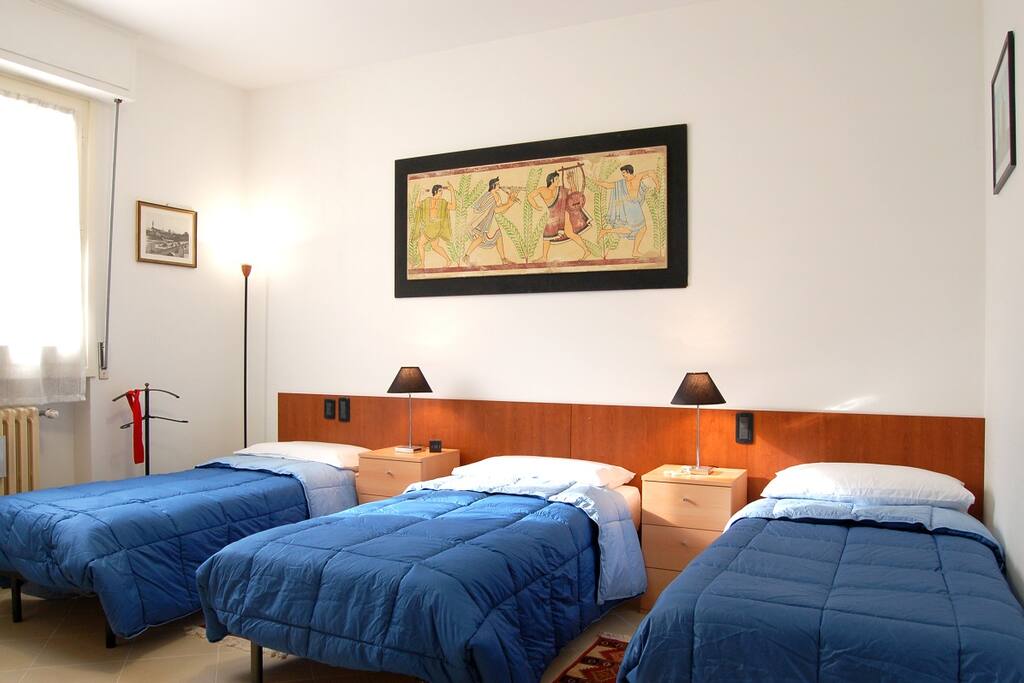 versione con 3 letti singoli - version with 3 single beds