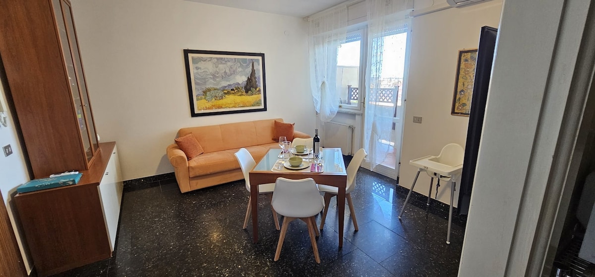 Annonce Airbnb populaire: bright apartment near the sea à Carrara