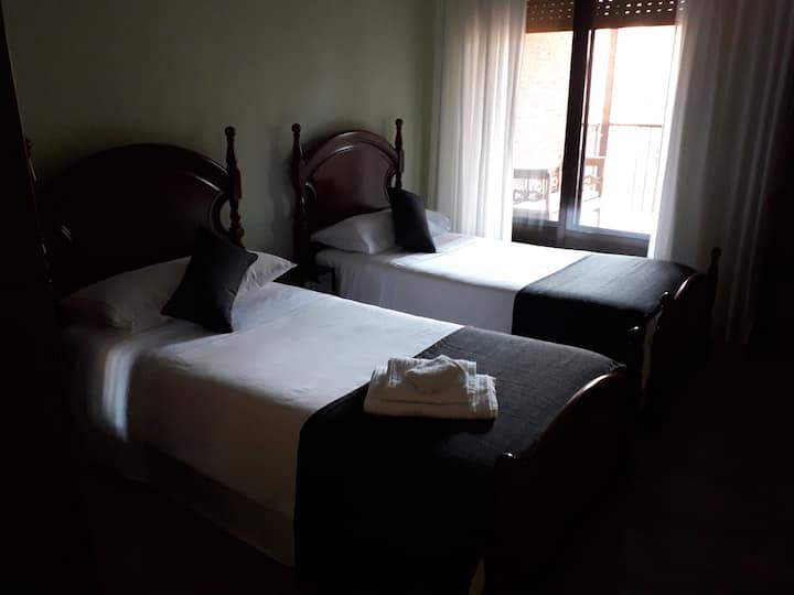 เตียงเดี่ยว 2 เตียงขนาด 90 เตียง