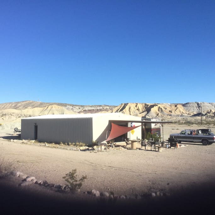 Enormous room for Parking, Great Views, Dark Skies, tent sites, outdoor cooking area and much more...endless possibilities for groups or couples.