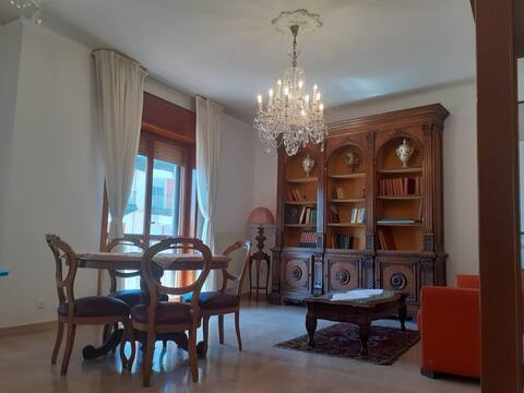 Entire house, bright, spacious and airy, in the city
