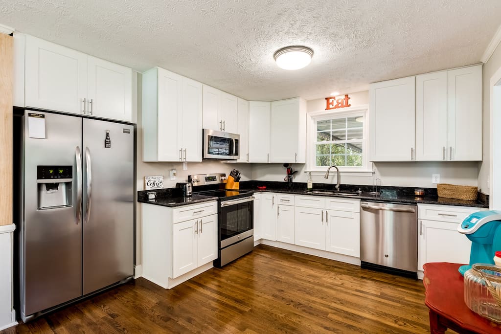 All brand new appliances in the fully stocked kitchen. Coffee included!