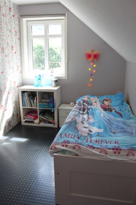 Kids room 1, bed can open for two people