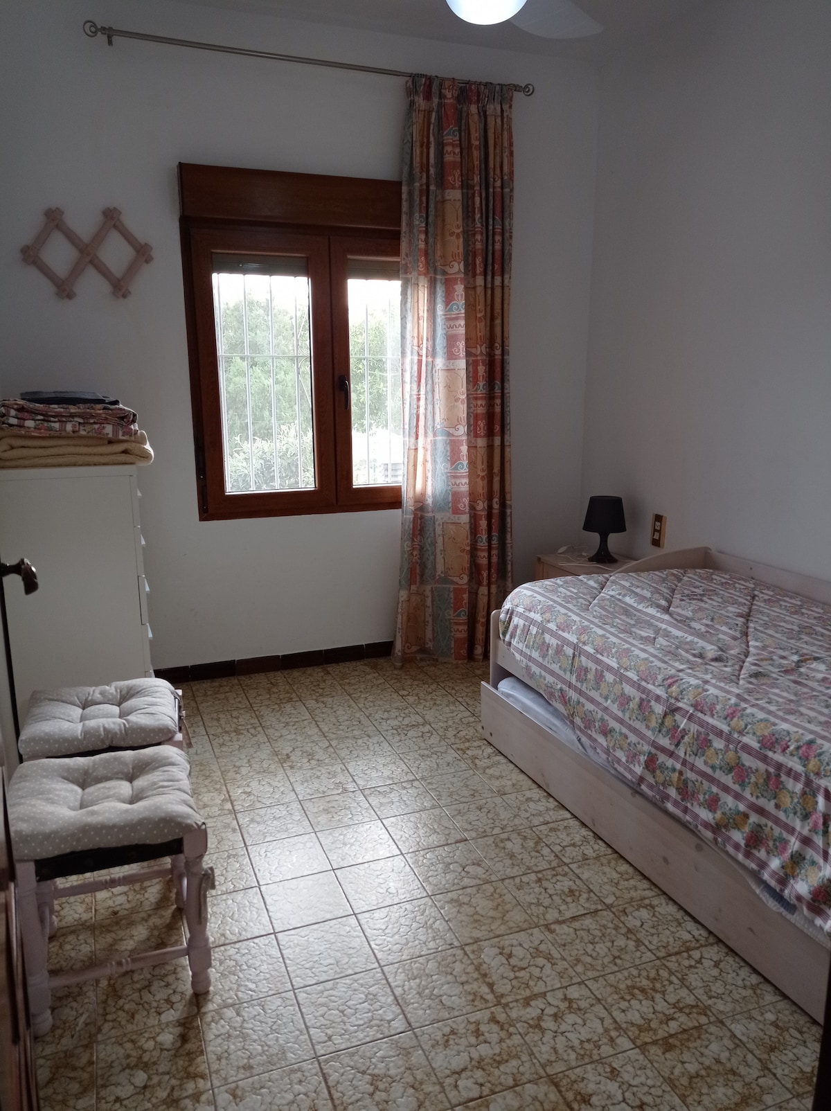 ห้องเล็กพร้อมเตียง 90 ซม. 2 เตียง 