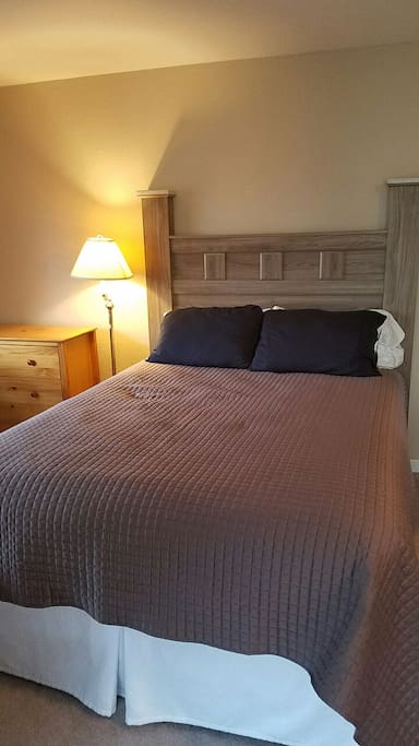 Comfy new queen bed