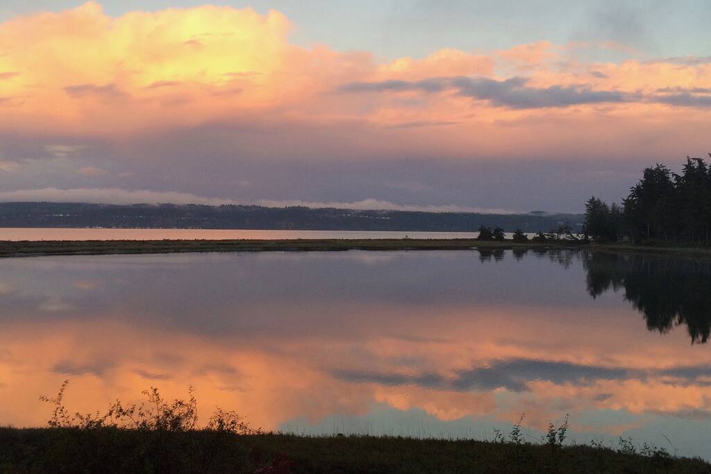 Sunset on the lagoon
reflected over the island