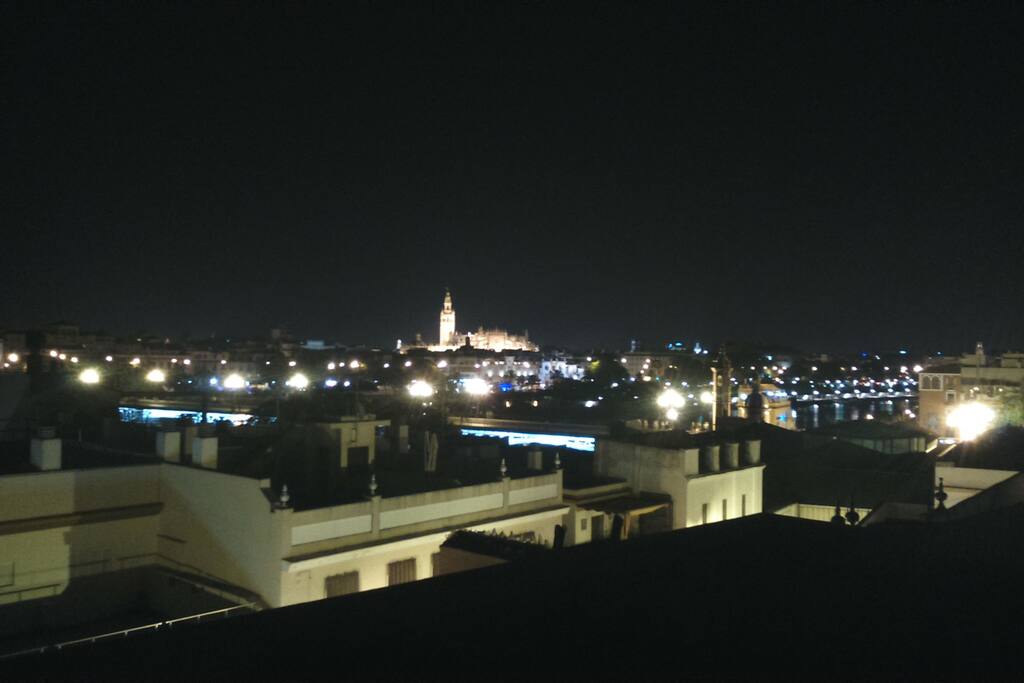 Vistas 3 nocturna desde la Terraza del Ático