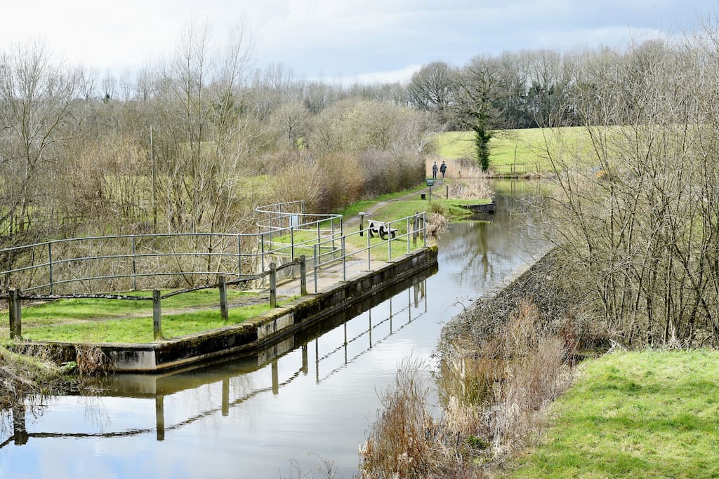 pretty view of canal from Drungewick Lane bridge
