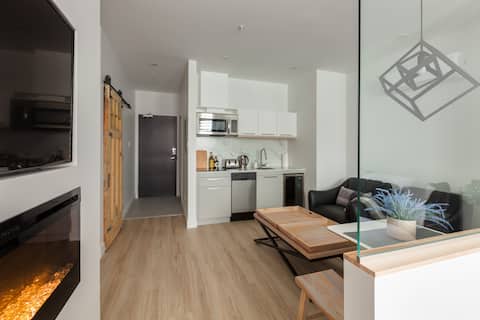 Popular Airbnb listing: 102- OLD QUEBEC Lofts Ste-Anne 2 pers (2 people) in Québec