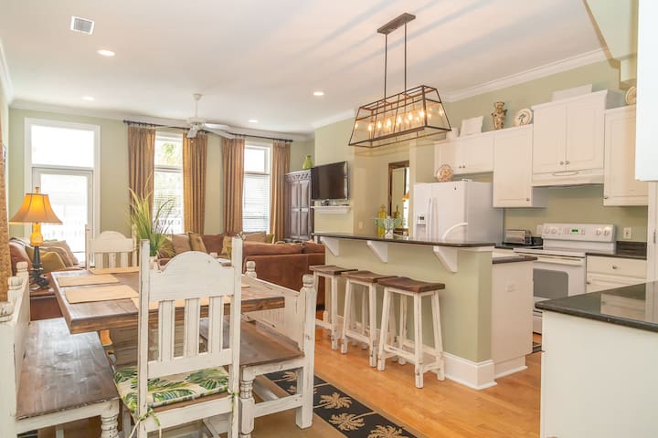 NEW! "The Georgian" is a 3-King Bed 3 Bath beach get-away! Private Pool!