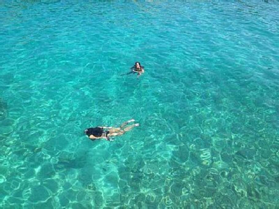 Mare cristallino raggiungibile a piedi