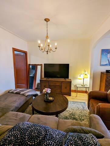 Spacious 2 bedroom in Byward Market w/ parking gallery image 3