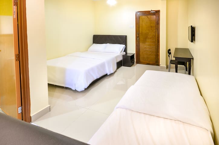DELUXE+EXTRA BED ROOM FOR 3PAX @Bandar Baru Bangi