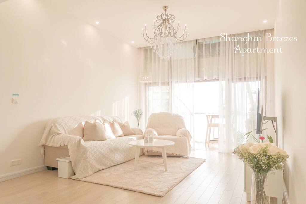 Spacious Sitting Room