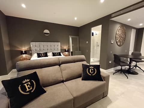 *NEW*Deluxe Studio in EuroCity-Pool-Balcony