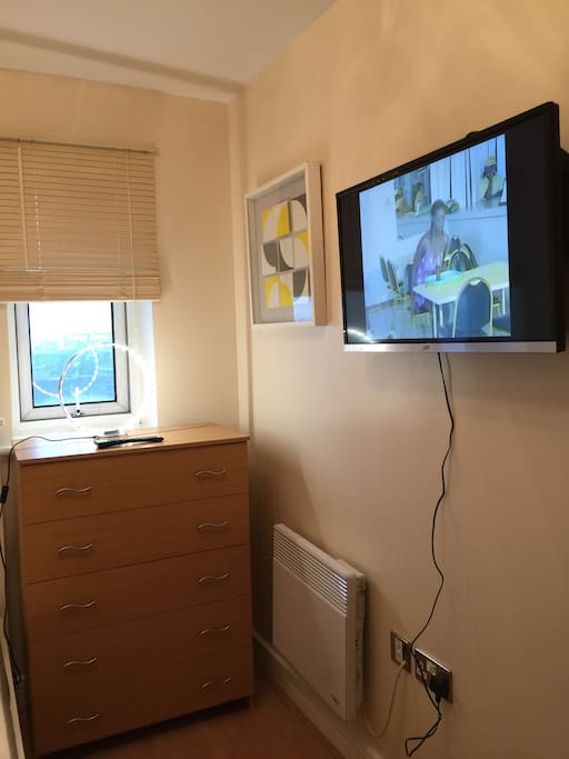 Smart TV with DVD Drive