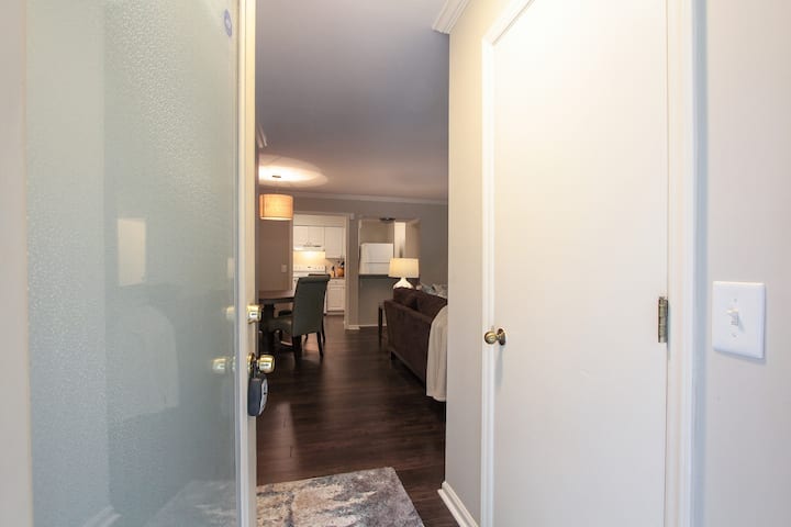 Brand New In Town Cotswold Condo! - Charlotte