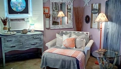 Top performing Airbnb: The Guest Cottage Manatee suite, Est 1997 tropical in Cocoa Beach