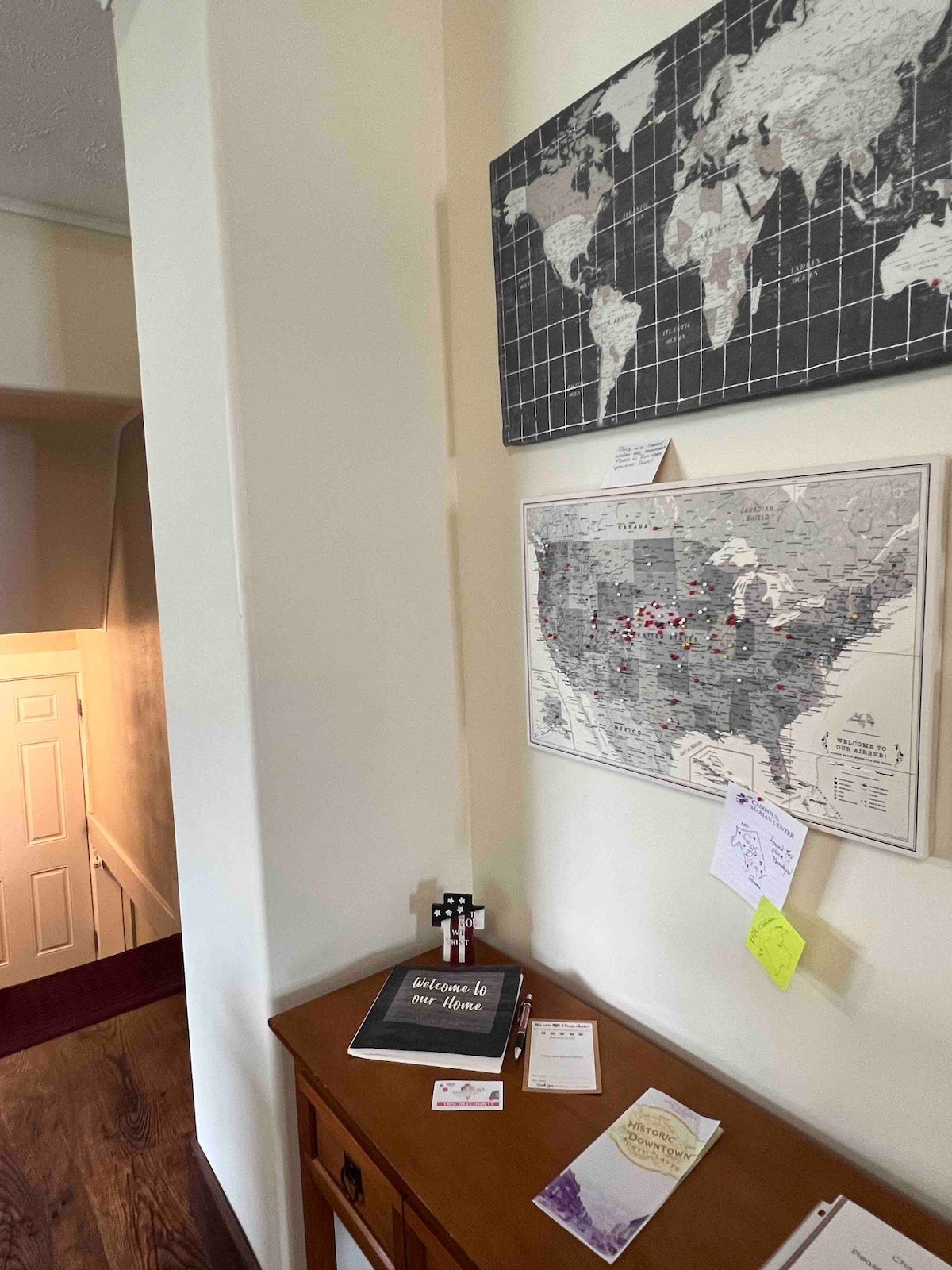 คำแนะนำเกี่ยวกับท้องถิ่นโต๊ะต้อนรับสมุดเยี่ยมฯลฯ 