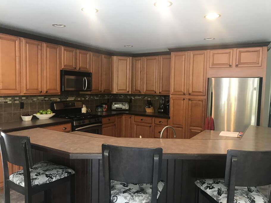 Functional large kitchen!
