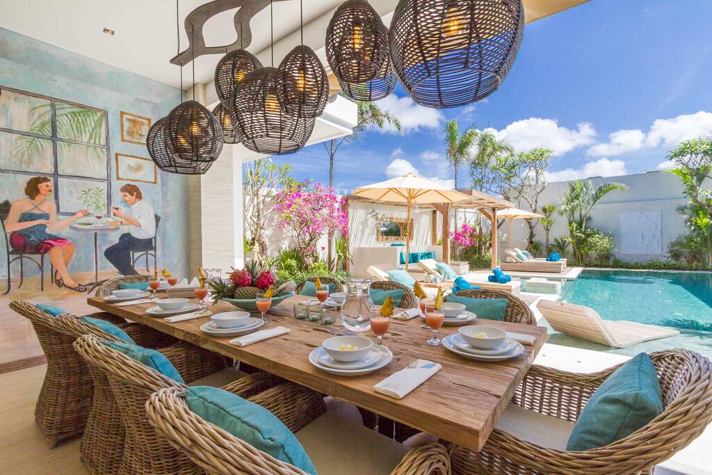 Living area next to the pool