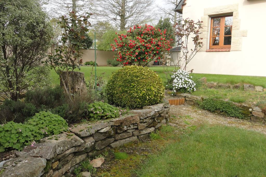Fenêtre de la chambre donnant sur le jardin