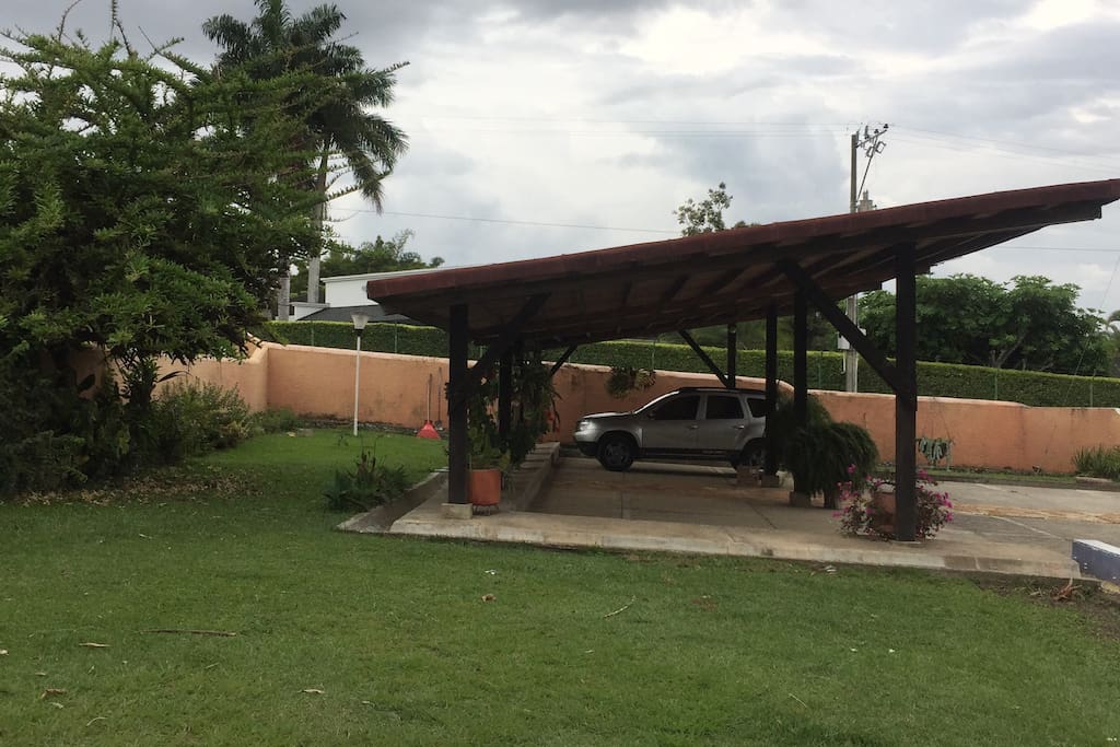 Parqueadero cubierto