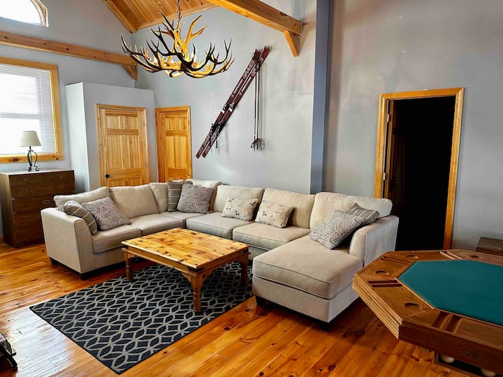 Lakefront Maine Retreat~PVT Dock & Year-Round Fun
