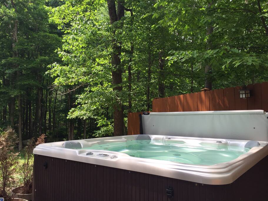 6 Person Hot Tub with powerful jets, Lounger Seat, and Color Changing LED Lights