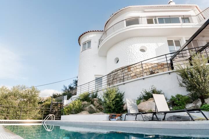 Lovely house with a superb view on the Rosas’ Bay gallery image 3