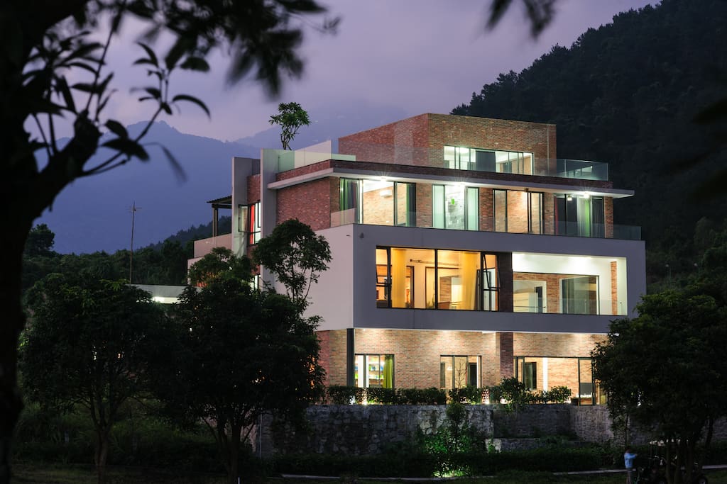 Full view of villa from the golf course in front