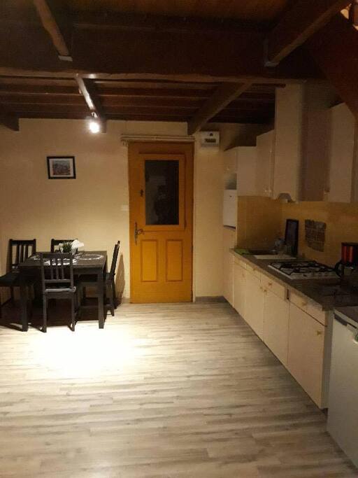 cuisine équipée + meubles de rangement