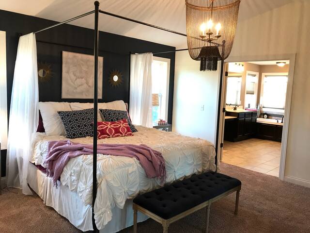 Large single family home great for entertaining! gallery image 5