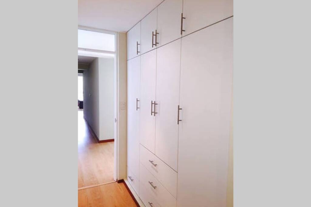 Closet en los dormitorios // Bedroom closets