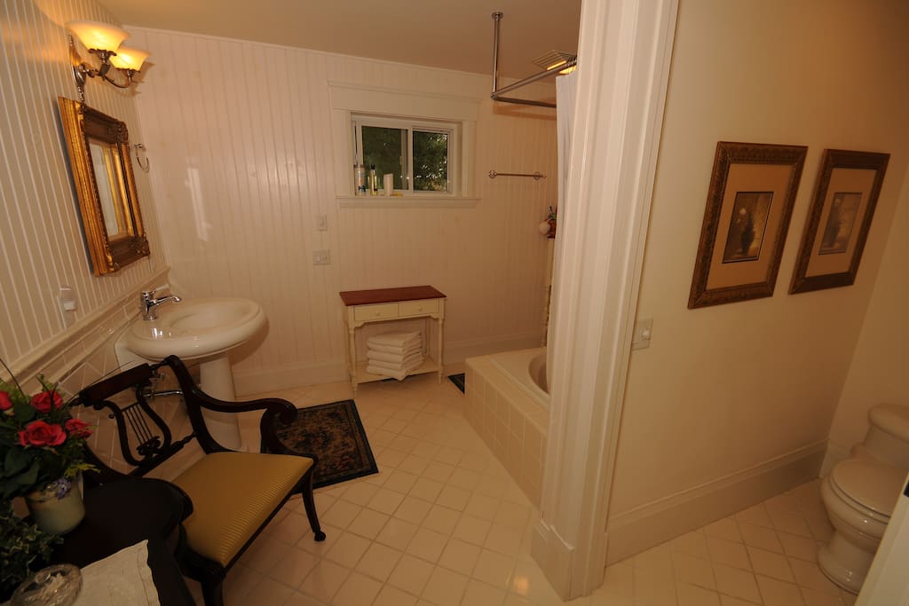 Full bathroom inside the room. All towels and amenities included.