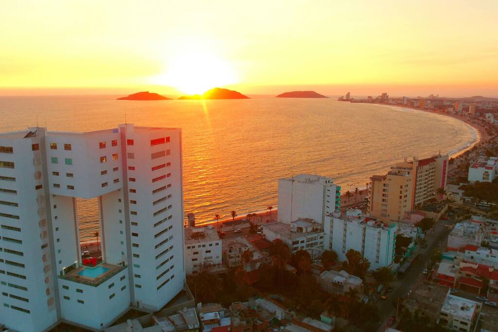 ATARDECER EN MAZATLÁN
