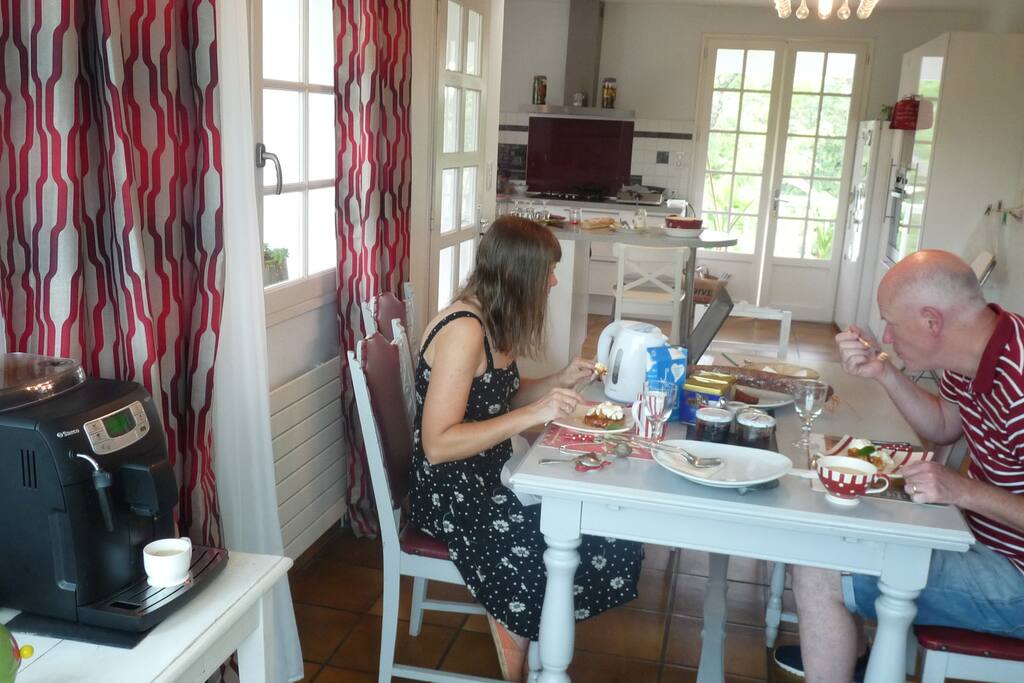 petit déjeuner dans le séjour