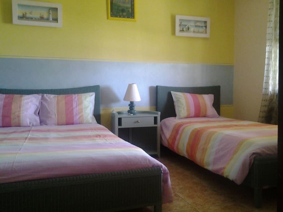 Camera da letto con letto da 140 e letto singolo
