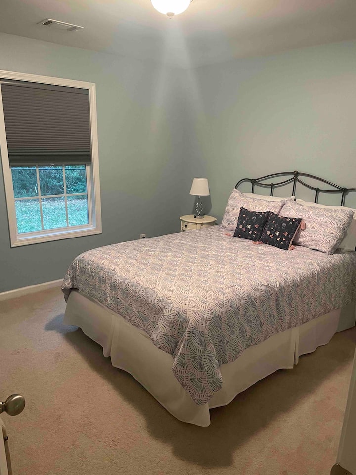 1号客房配有标准双人床