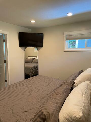 Best Location! Private Jacuzzi & Sauna! gallery image 5