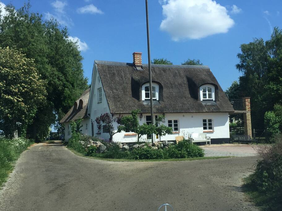 Auffahrt vor dem Haus