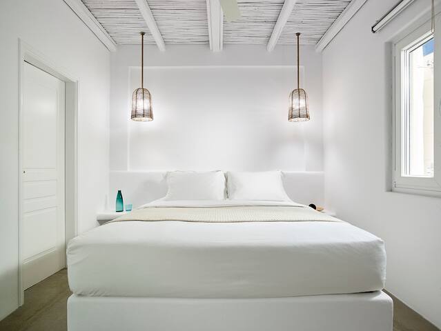 Elegant 2-Bedroom Apartment | Delmar Collection