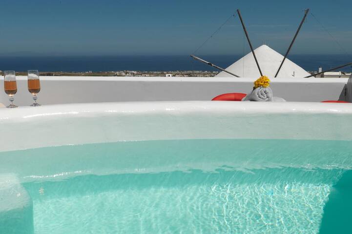 Drops Entire Private Villa * Pool * Jacuzzi * 5BDR gallery image 3