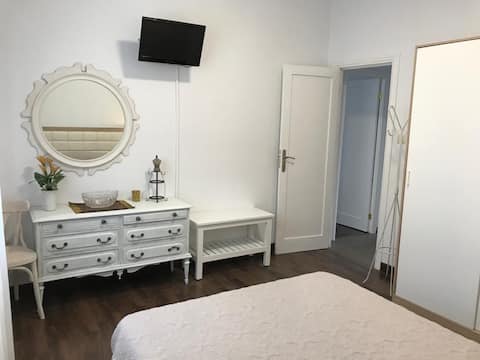 House in the center of town and 500m from the beach
