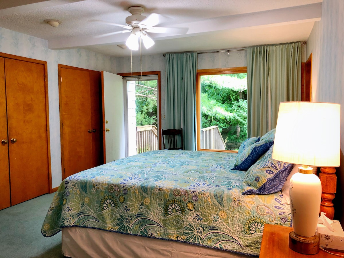 Master bedroom - King size bed