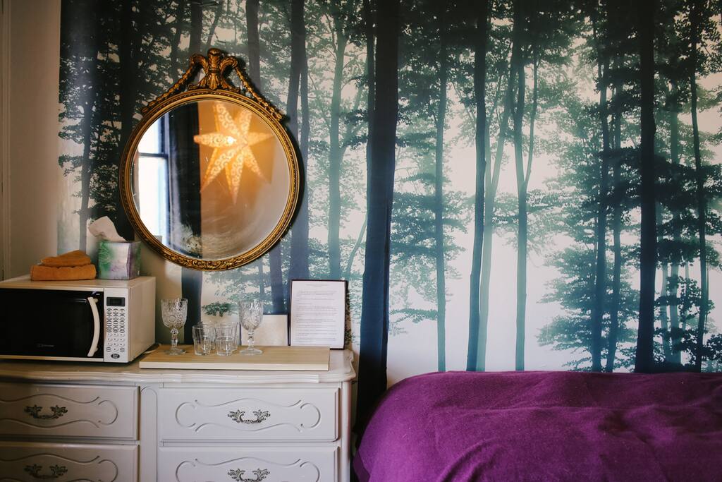 This the wall across from the bunkbeds. It has a twin bed.