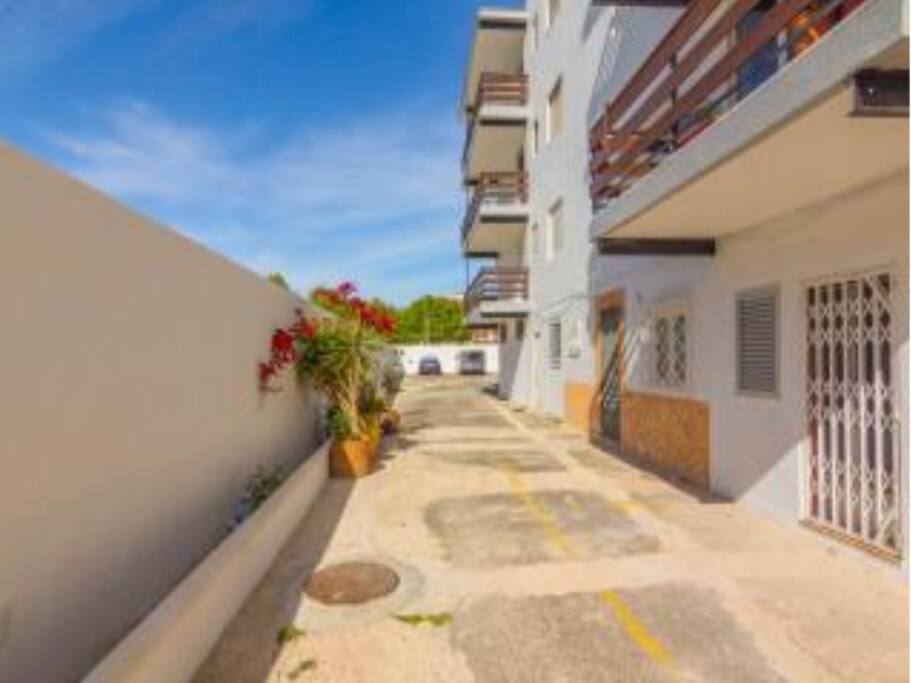 Side Entrance Area
