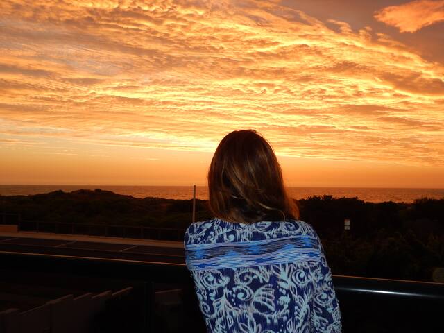 Mullaloo Beach Front, heat pool sauna ocean views gallery image 2